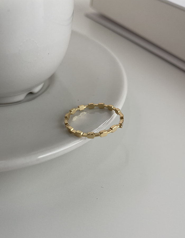 單戒指 - 極細小方塊戒指 - 輕奓生活x平價飾品 | 迪希雅 deesir 飾品 💍