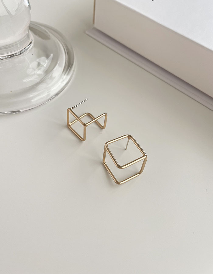 針式 - 鏤空立體方形耳環 - 飾品調色盤 | 迪希雅 deesir