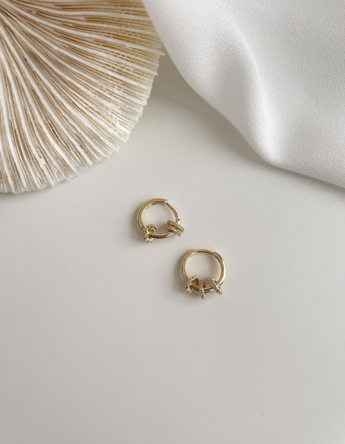 針式 - 精緻小圈鑲鑽耳環 - 輕奓生活x平價飾品 | 迪希雅 deesir 飾品 💍