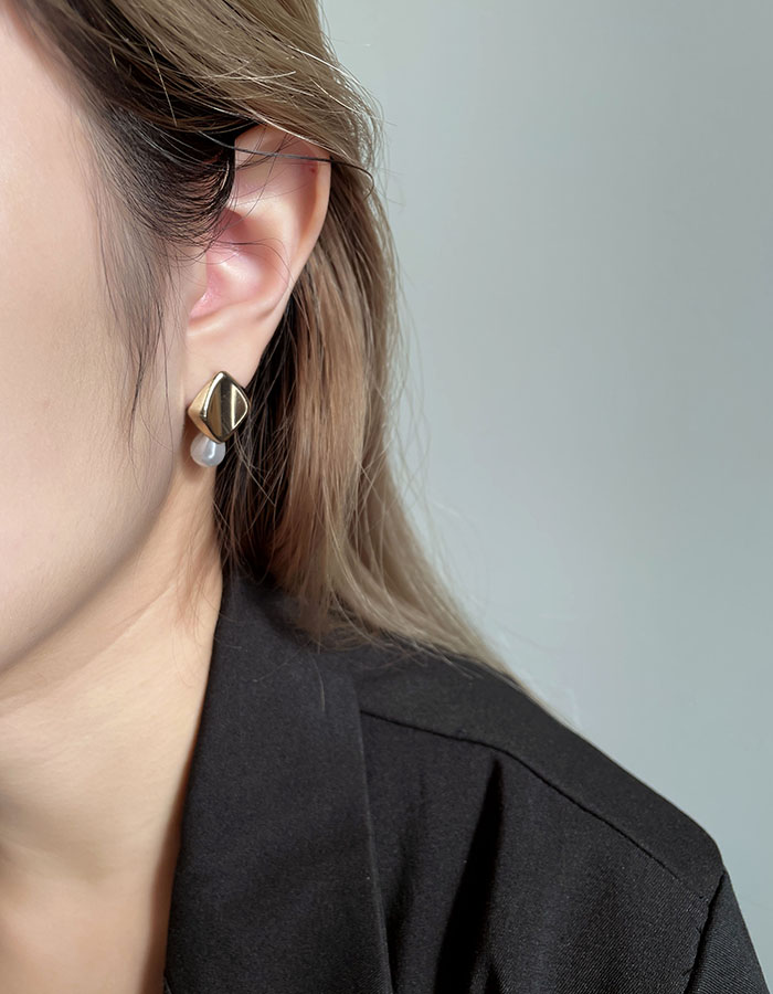 針式 - 立體金屬片珍珠耳環 - 輕奓生活x平價飾品 | 迪希雅 deesir 飾品 💍
