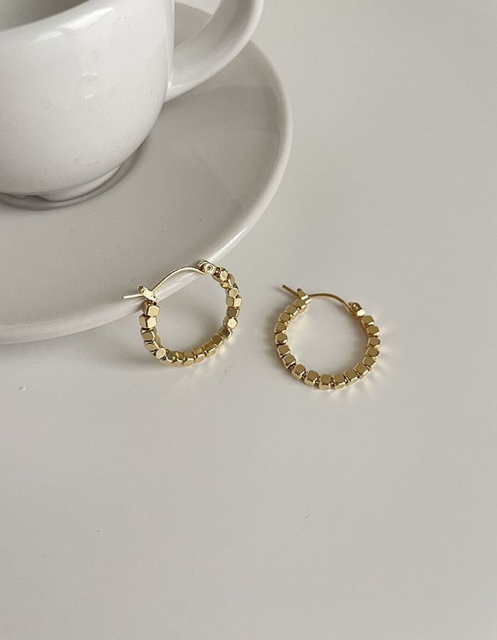 針式 - 立體小方珠C字耳環 - 輕奓生活x平價飾品 | 迪希雅 deesir 飾品 💍
